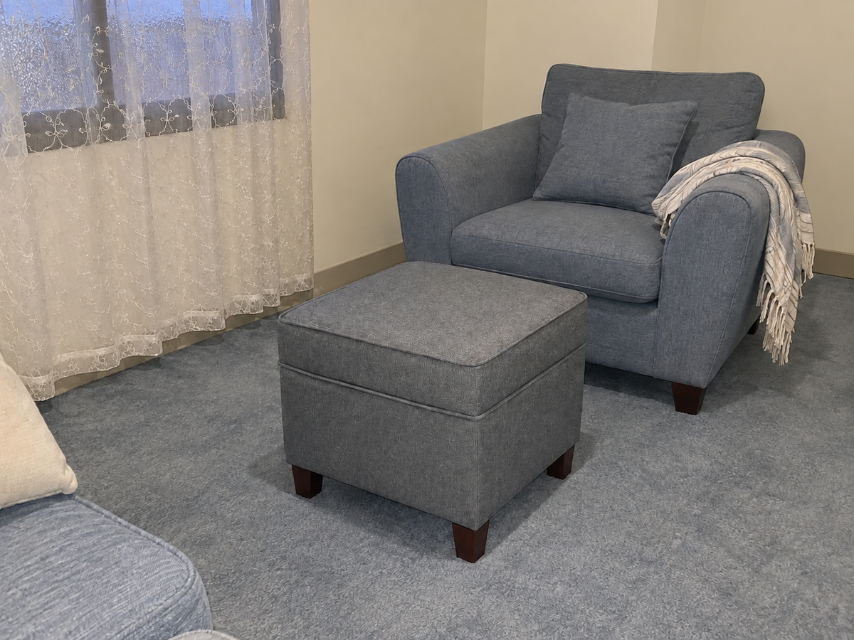 Quinn Ottoman — in a Saudi home